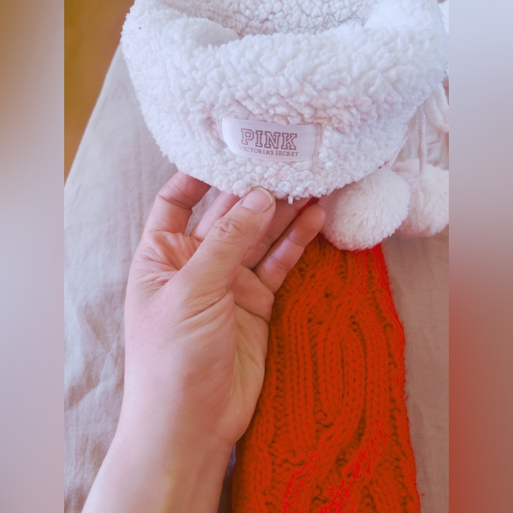 VS PINK SHERPA CABLE KNIT KNEE-HIGH POM-POM LINED SOCKS SLIPPERS - Picture 6 of 7